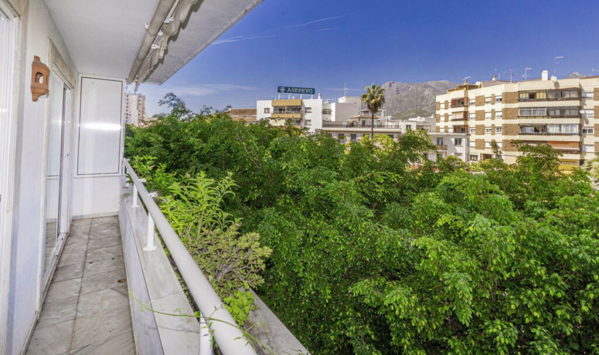 Resale - Apartment -
Marbella