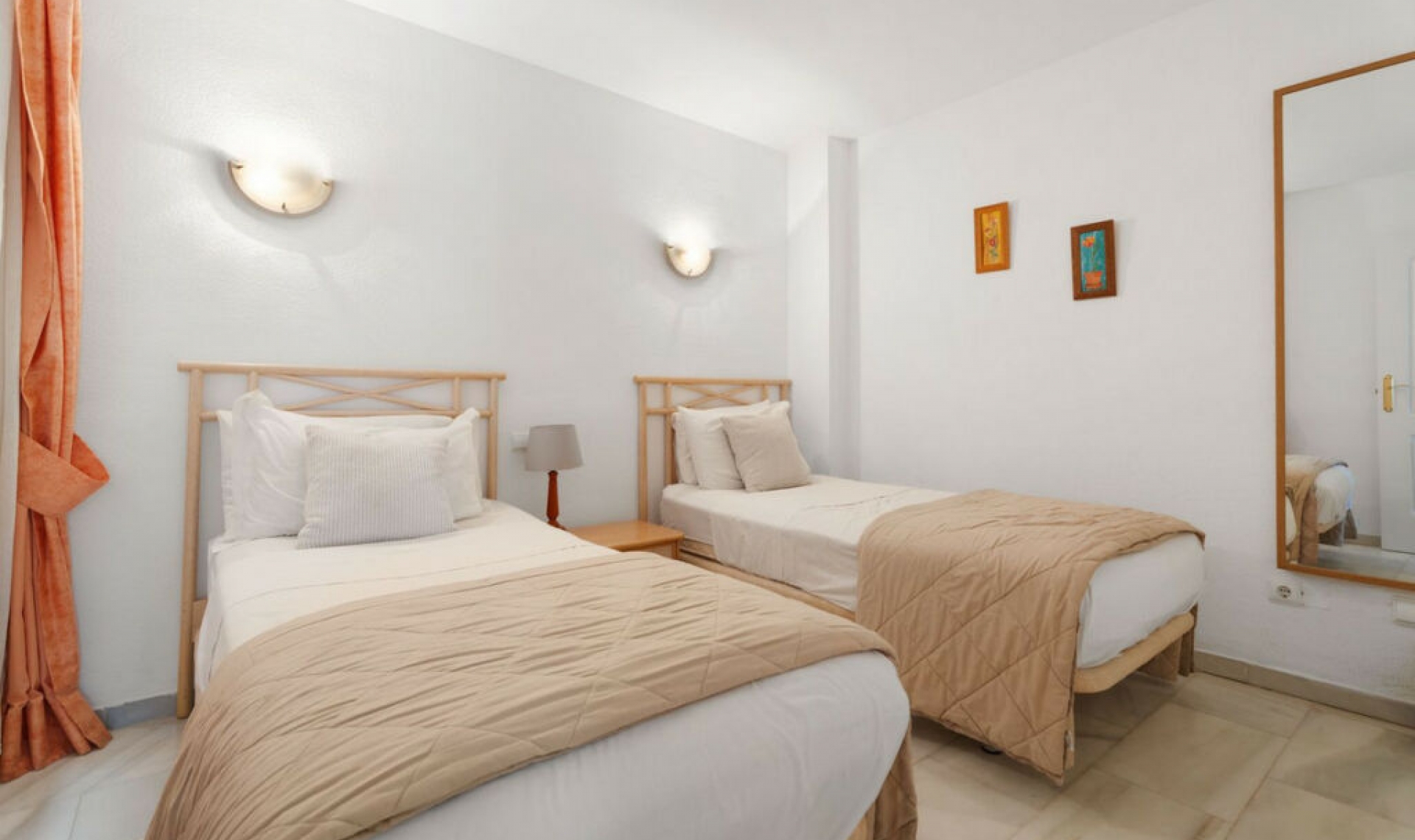 Resale - Apartment -
Marbella