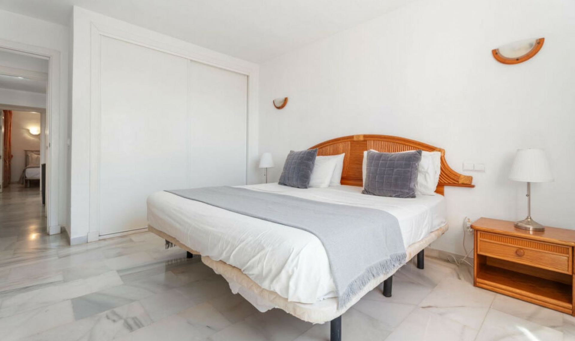 Resale - Apartment -
Marbella