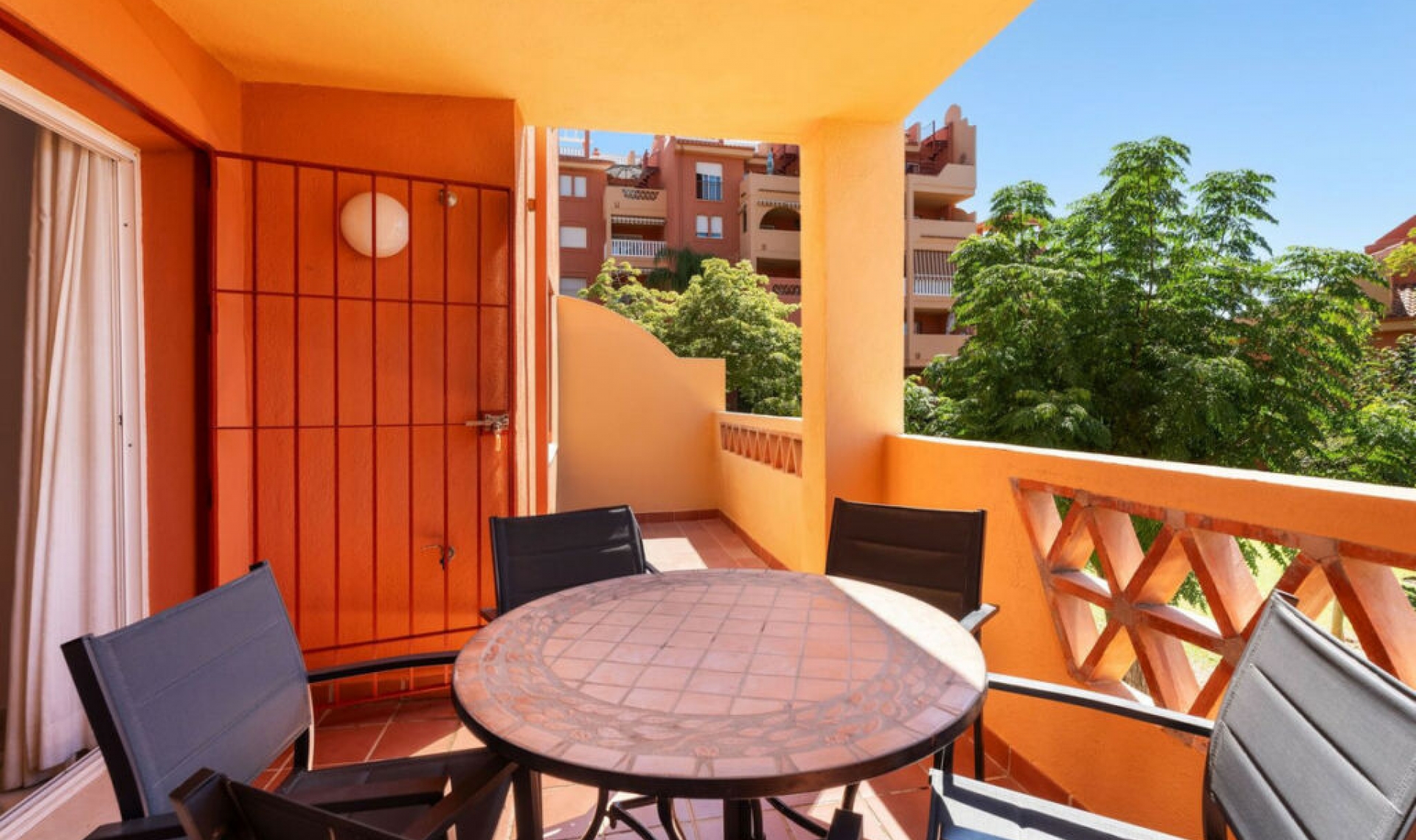 Resale - Apartment -
Marbella