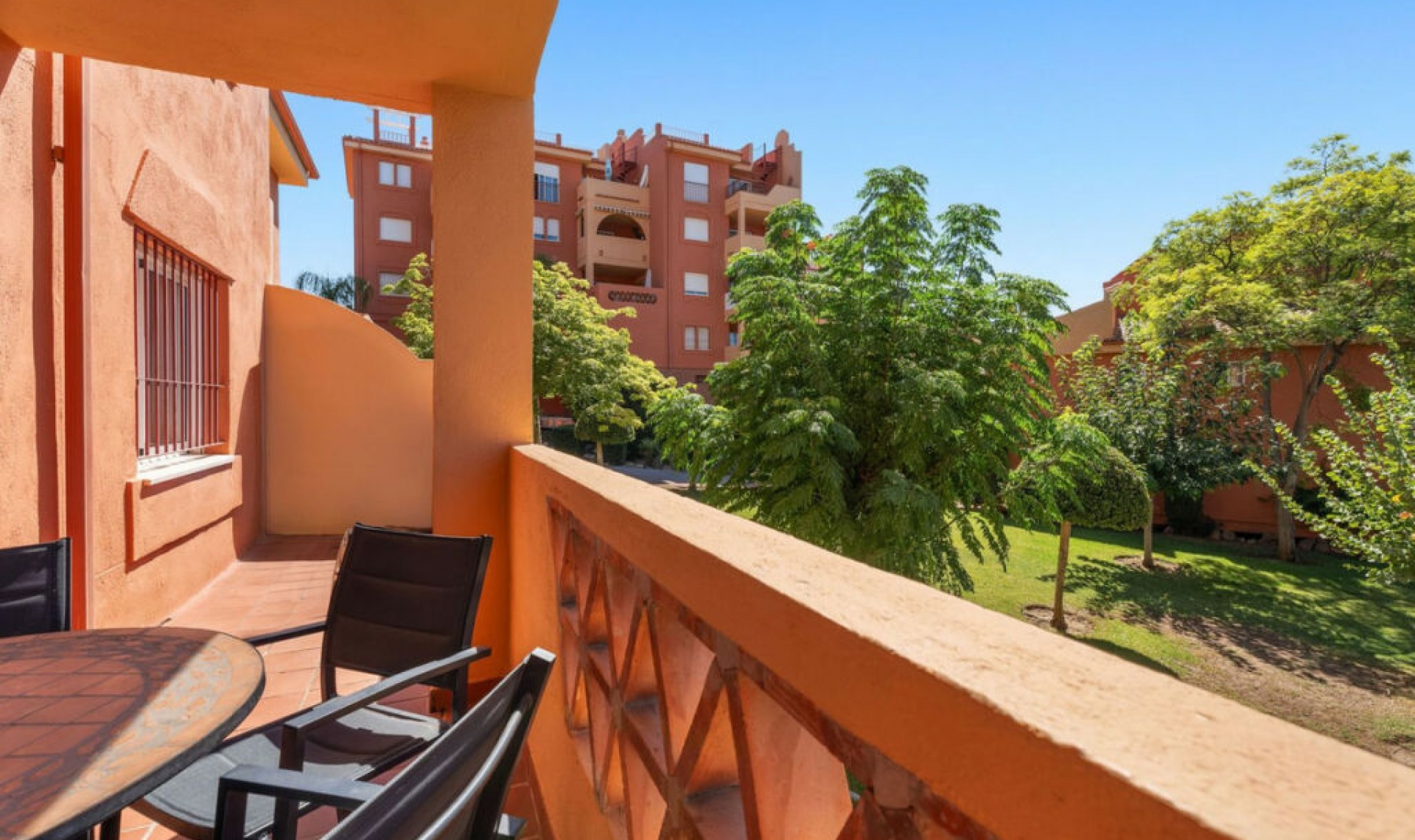 Resale - Apartment -
Marbella
