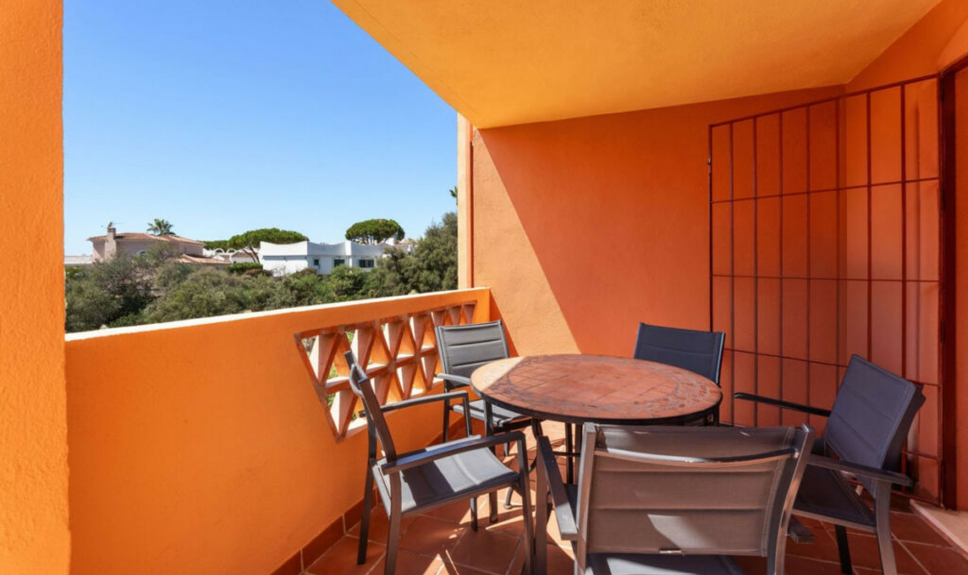Resale - Apartment -
Marbella