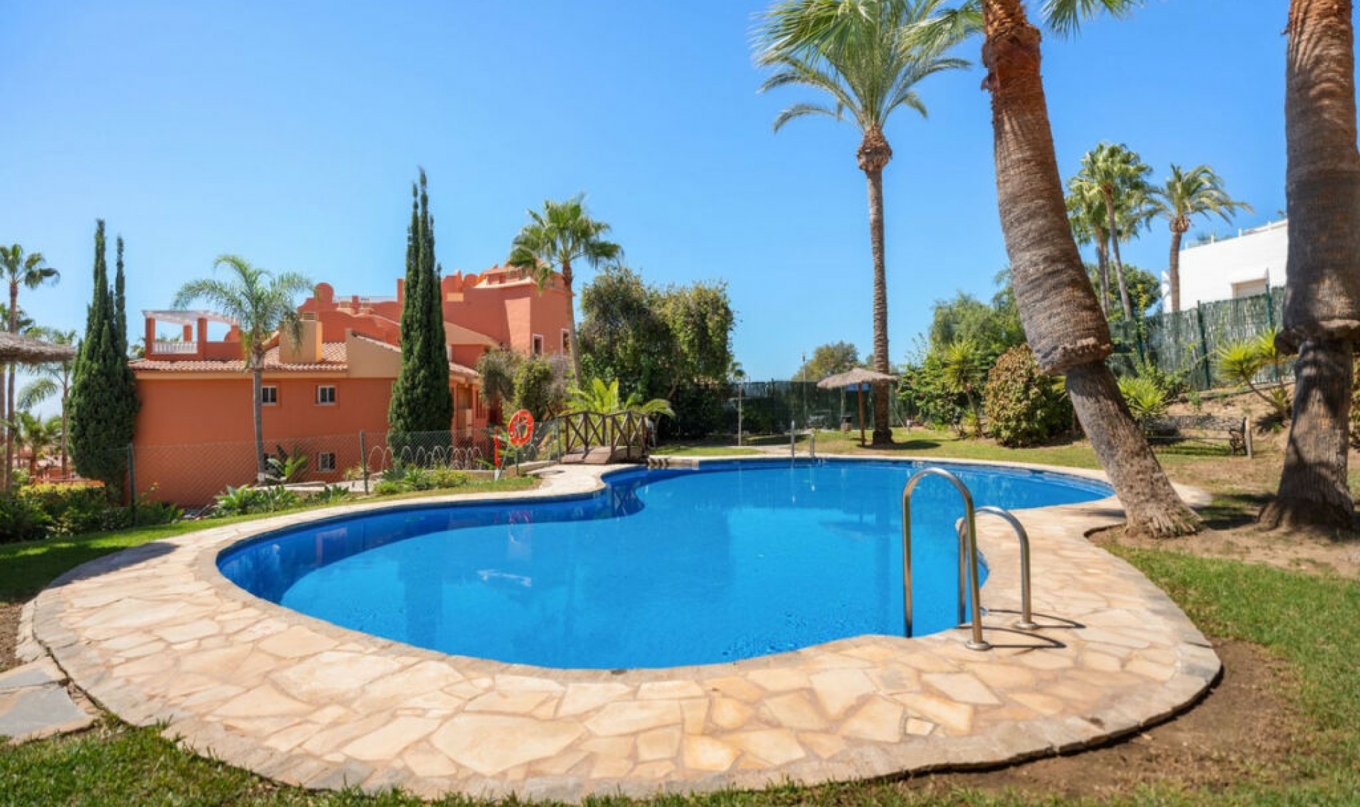 Resale - Apartment -
Marbella