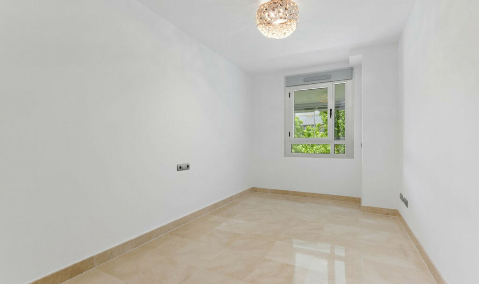 Resale - Apartment -
Marbella