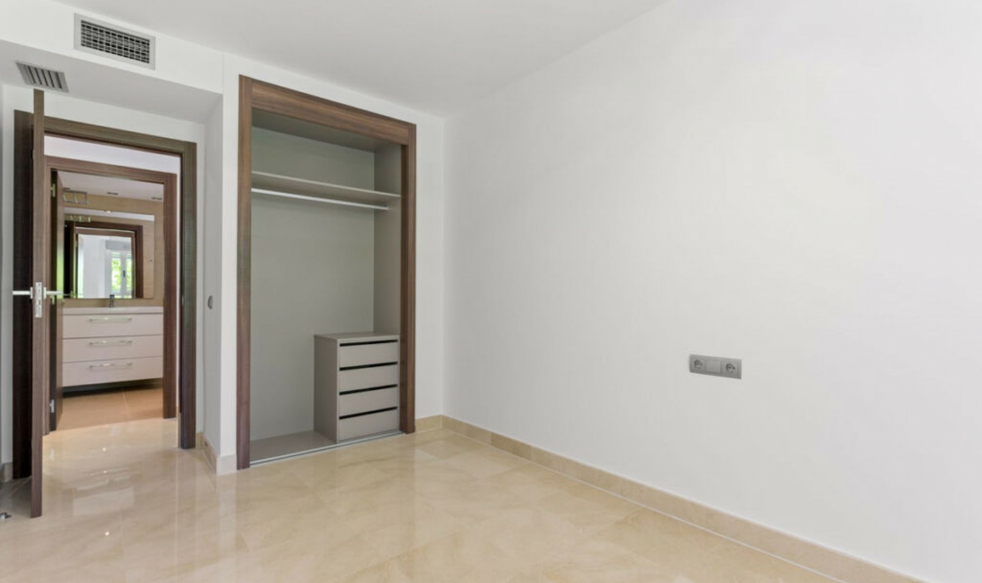 Resale - Apartment -
Marbella