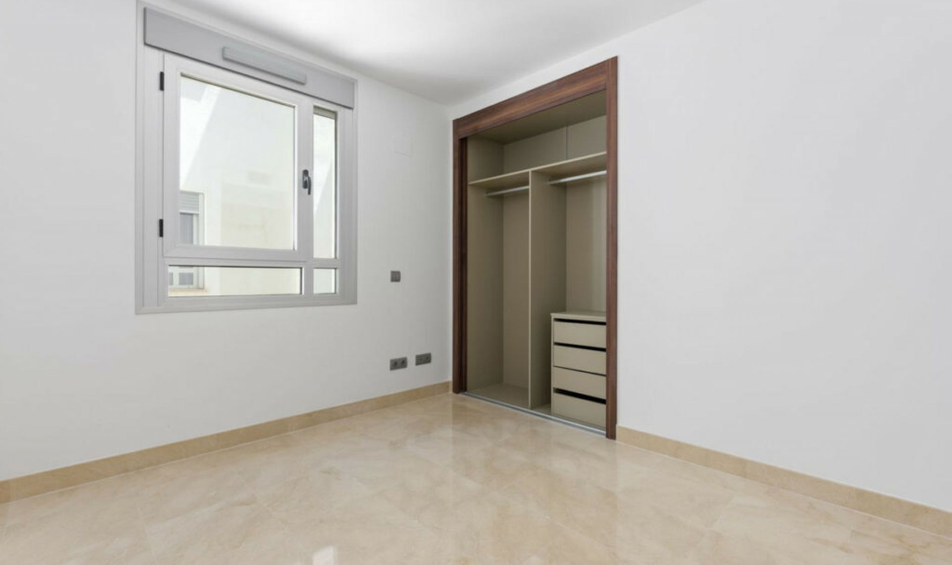 Resale - Apartment -
Marbella