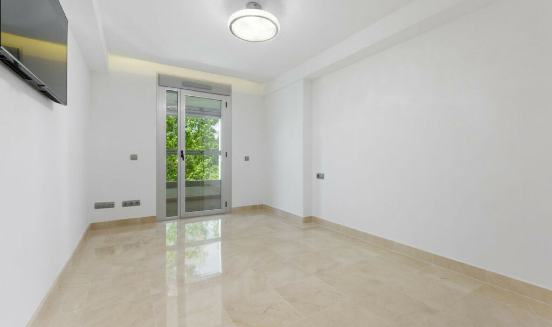 Resale - Apartment -
Marbella