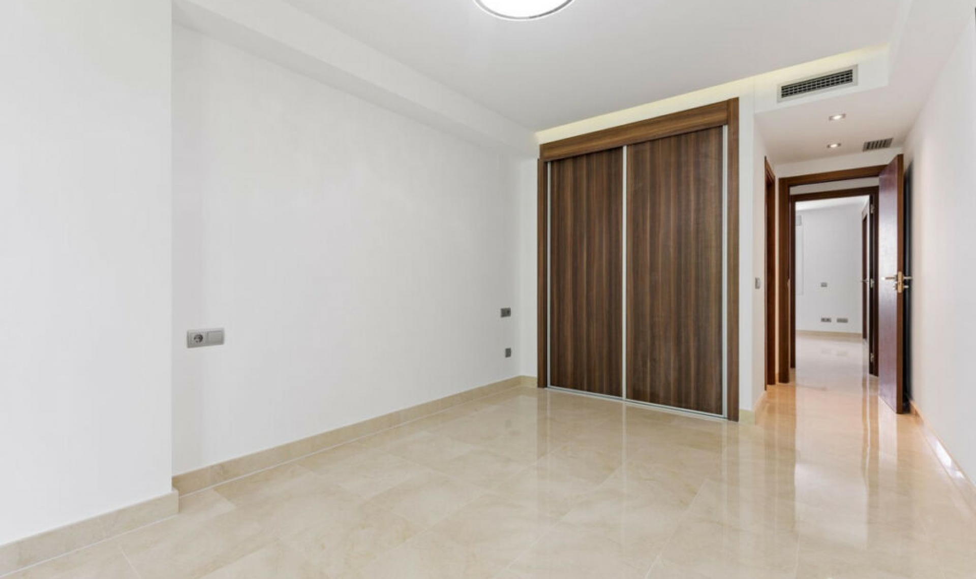 Resale - Apartment -
Marbella