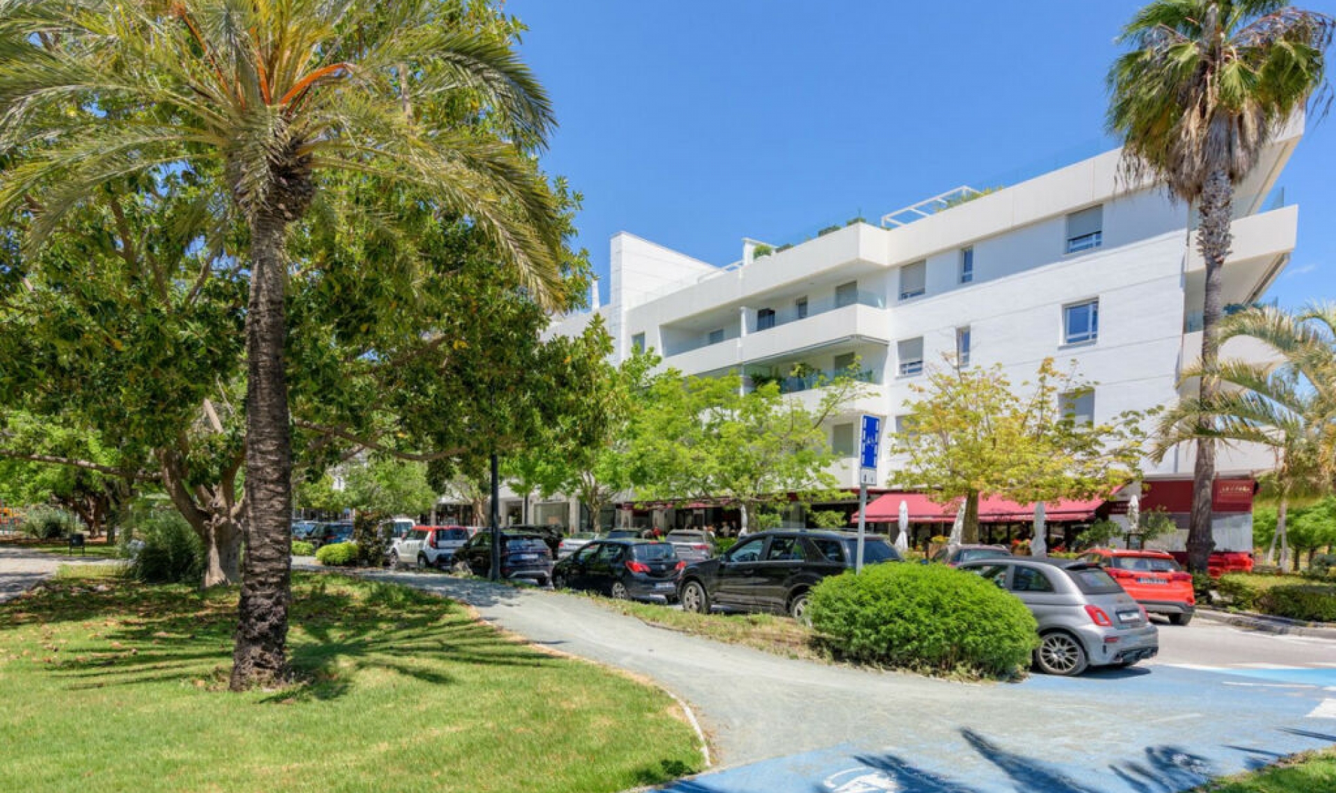 Resale - Apartment -
Marbella