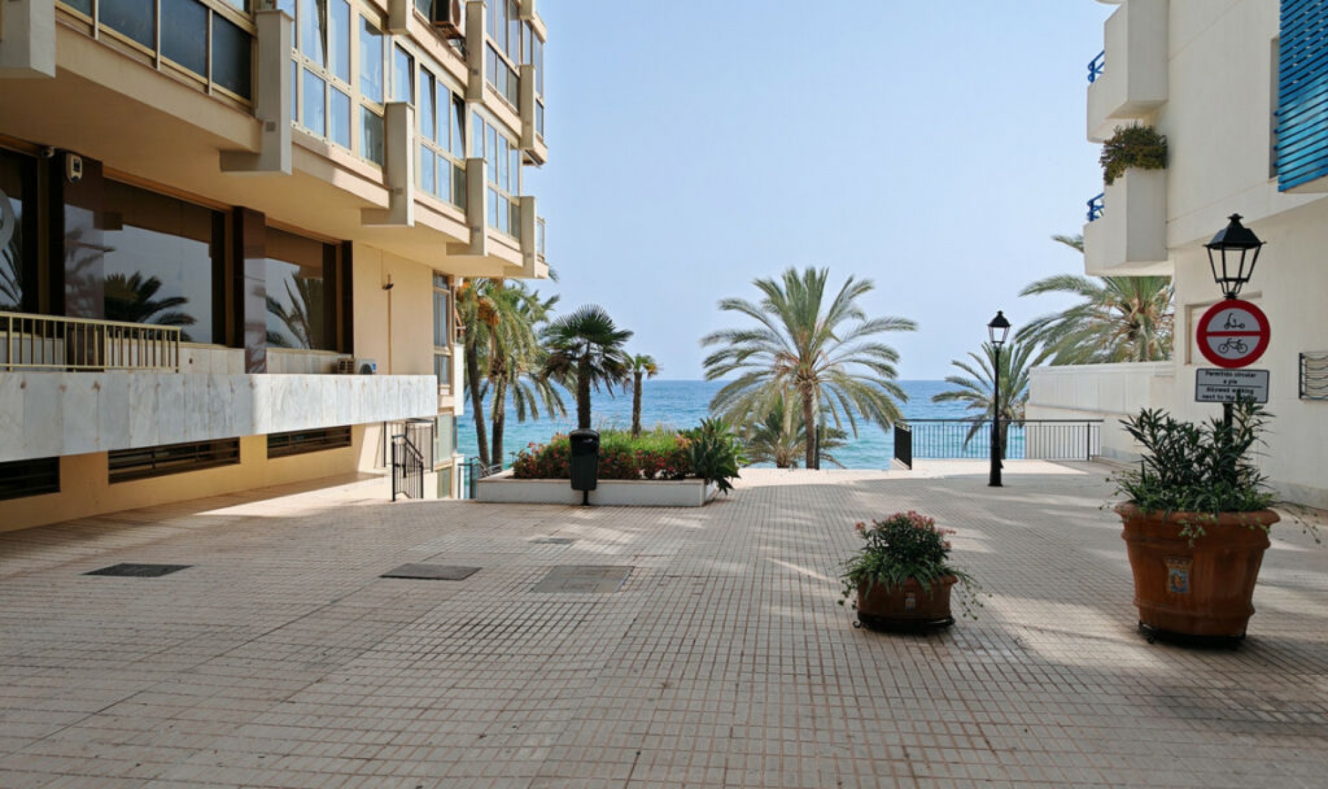 Resale - Apartment -
Marbella
