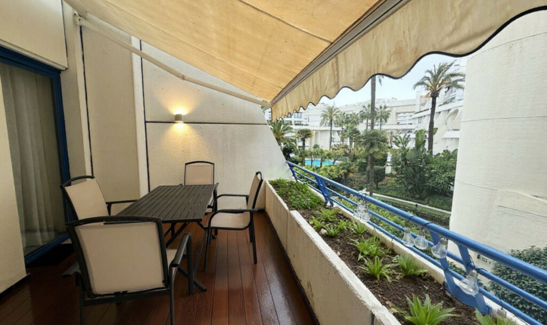 Resale - Apartment -
Marbella