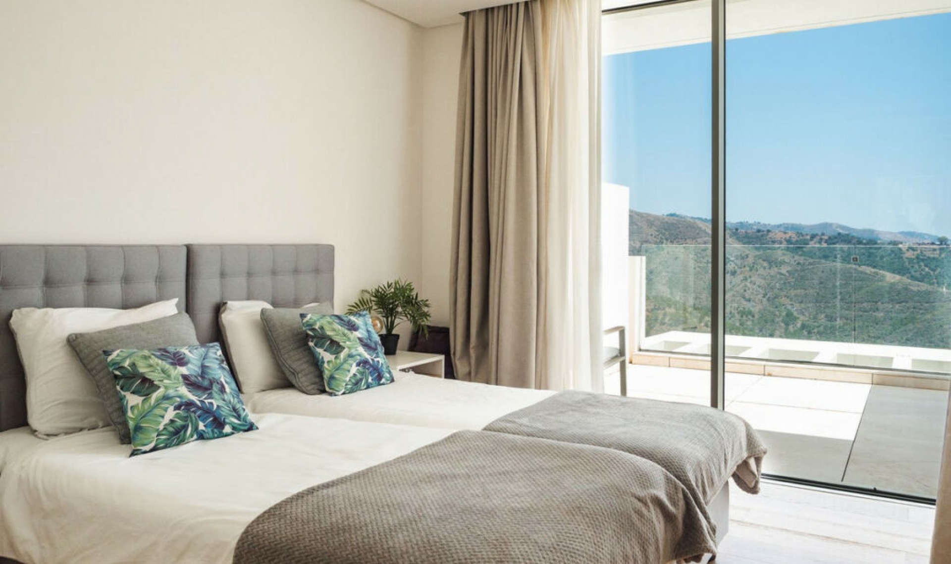 Resale - Apartment -
Marbella