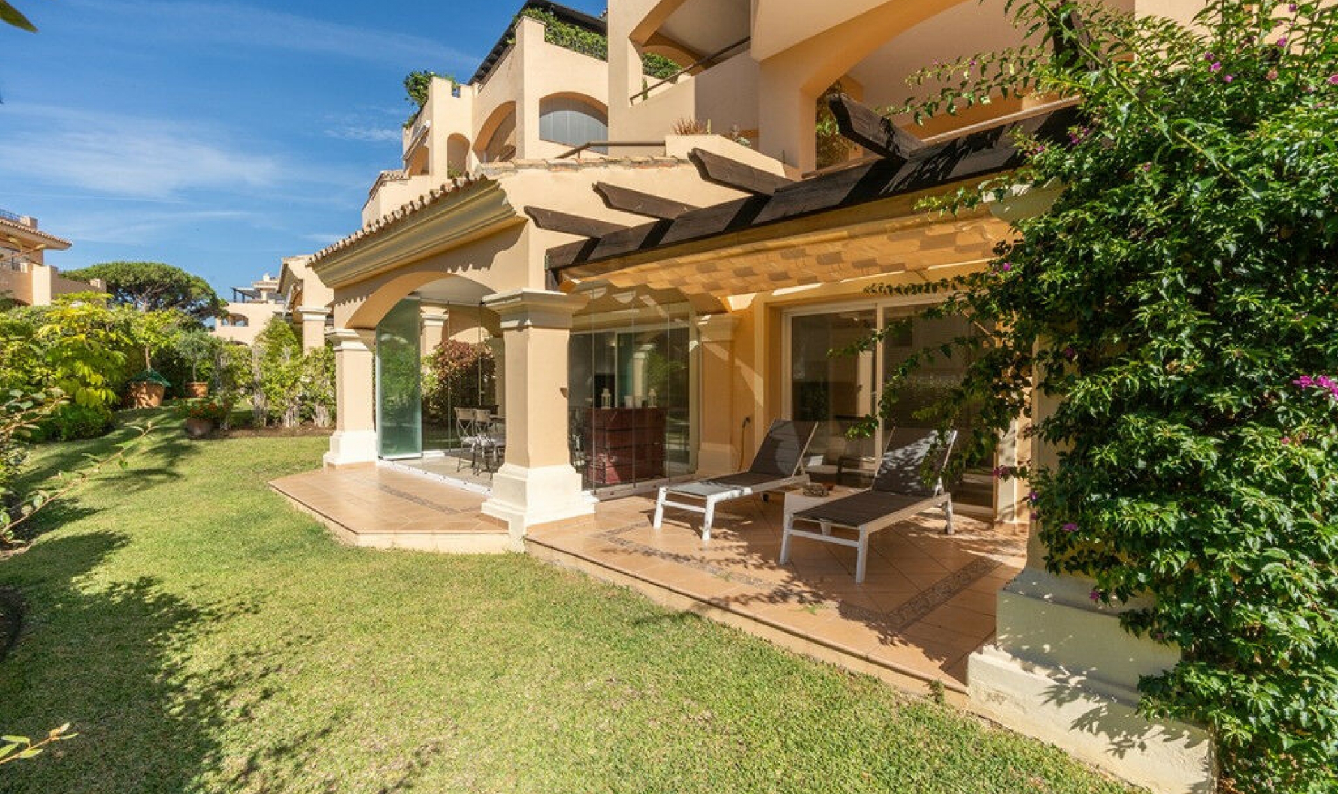 Resale - Apartment -
Marbella