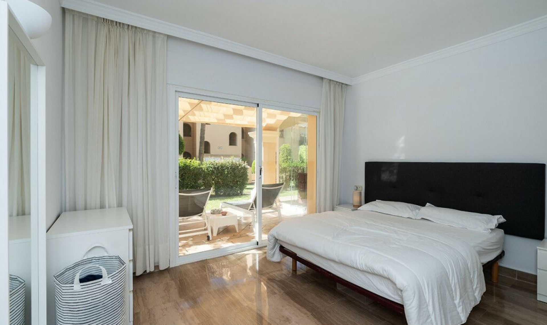 Resale - Apartment -
Marbella