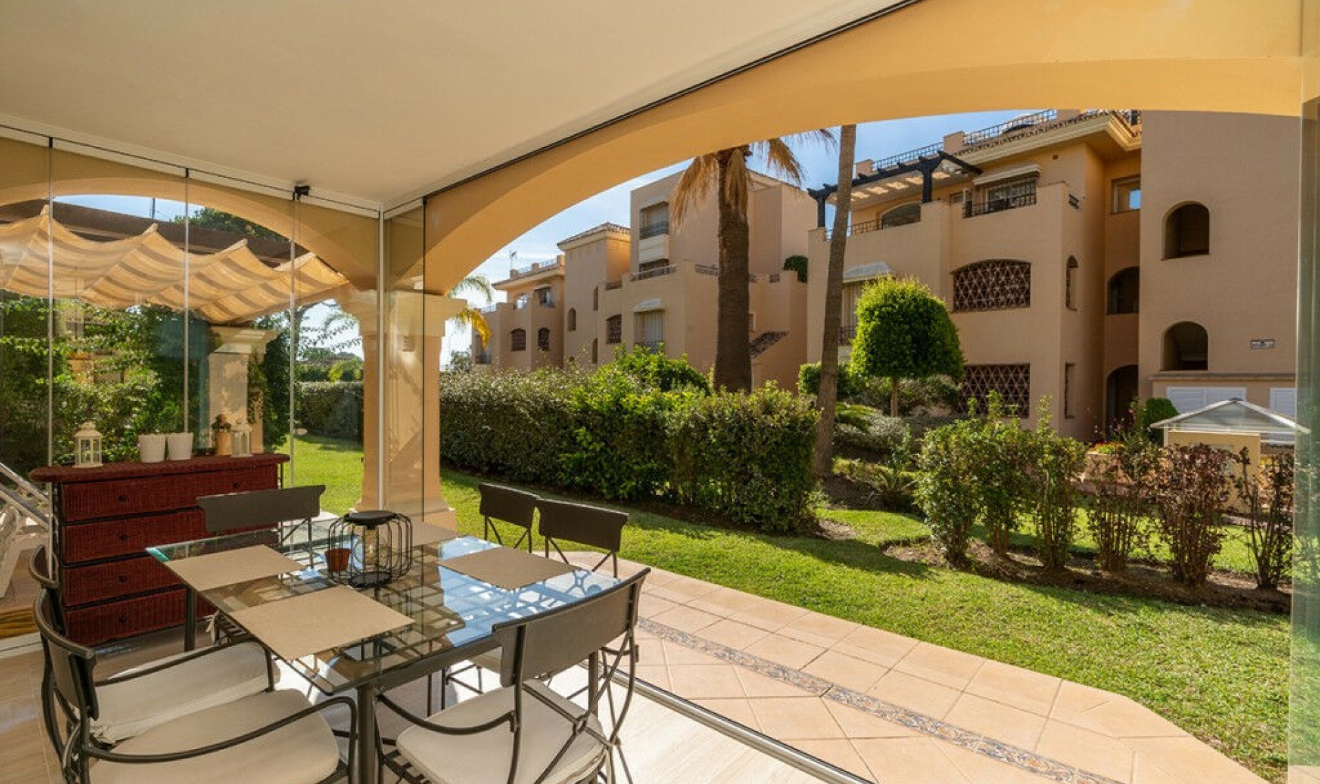 Resale - Apartment -
Marbella