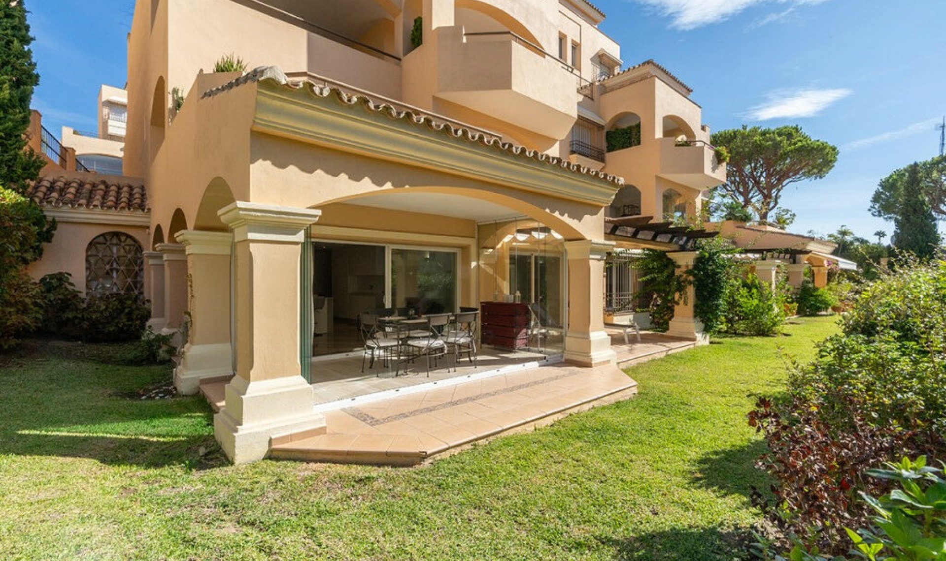 Resale - Apartment -
Marbella