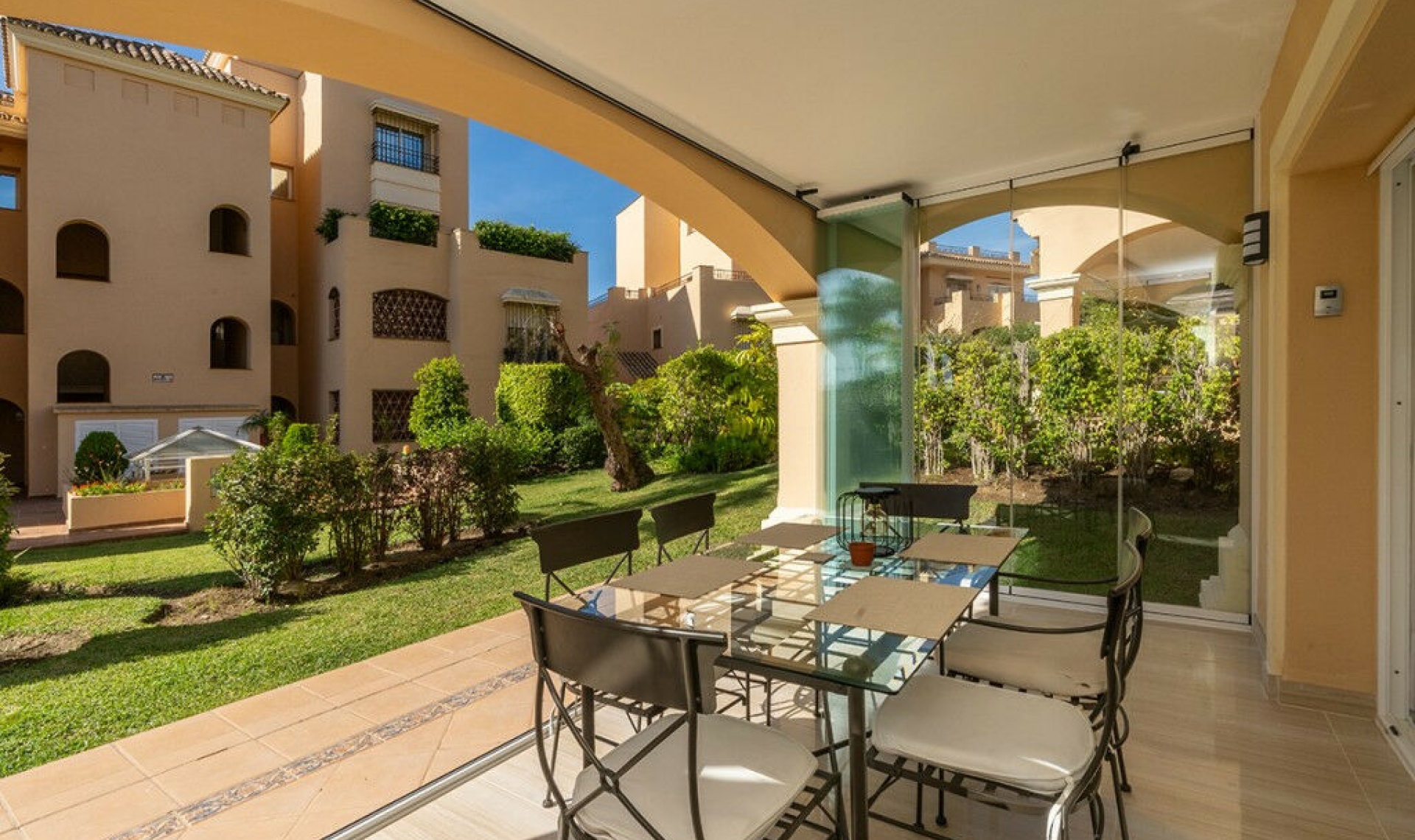 Resale - Apartment -
Marbella