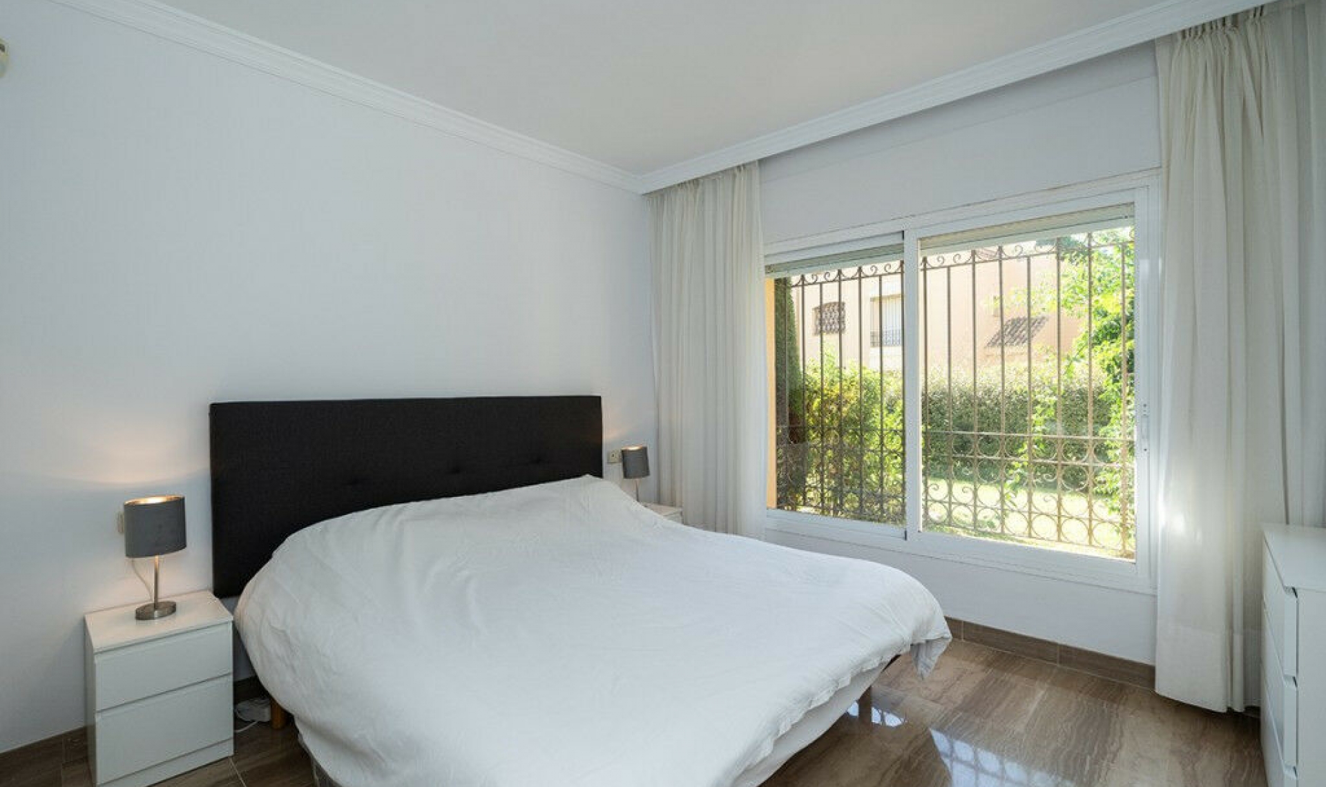 Resale - Apartment -
Marbella