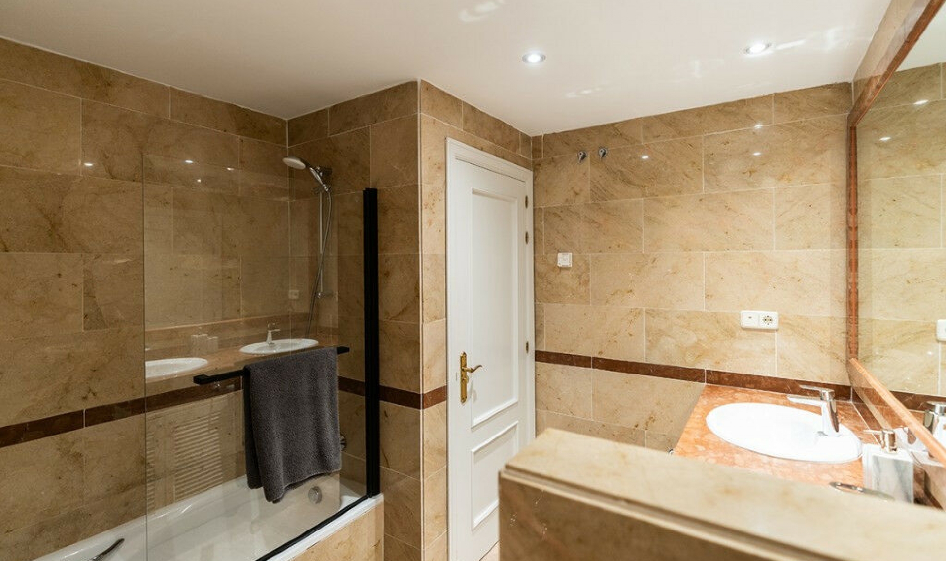 Resale - Apartment -
Marbella