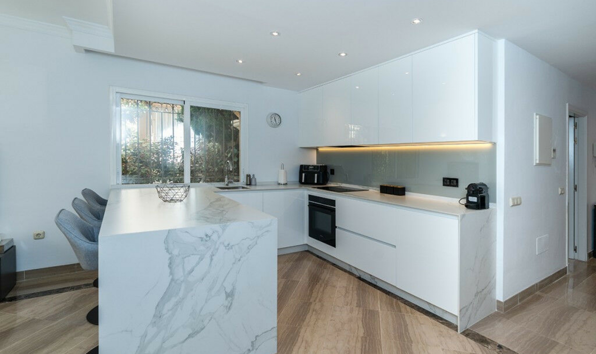 Resale - Apartment -
Marbella