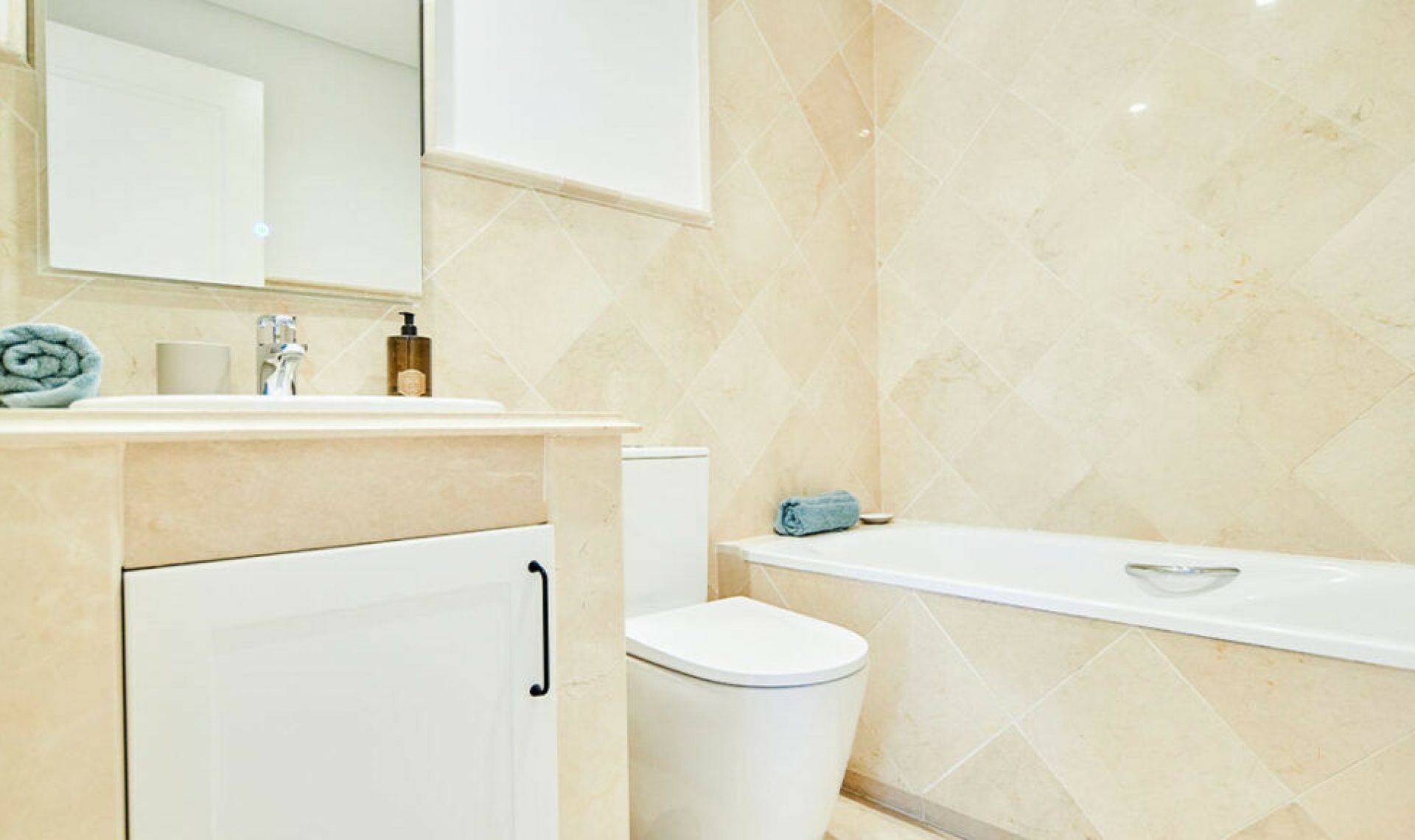 Resale - Apartment -
Marbella