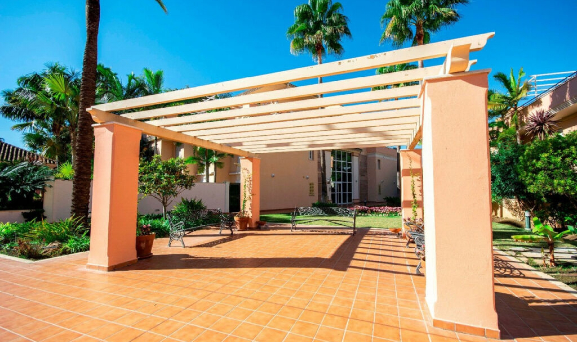 Resale - Apartment -
Marbella