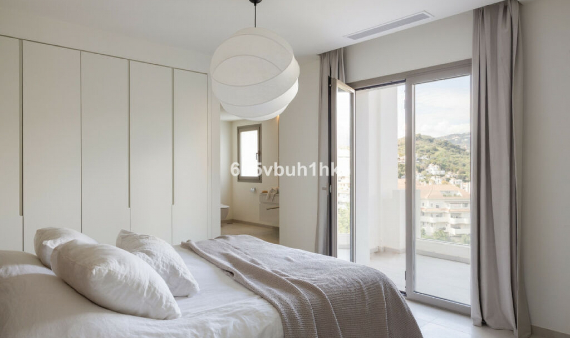 Resale - Apartment -
Marbella