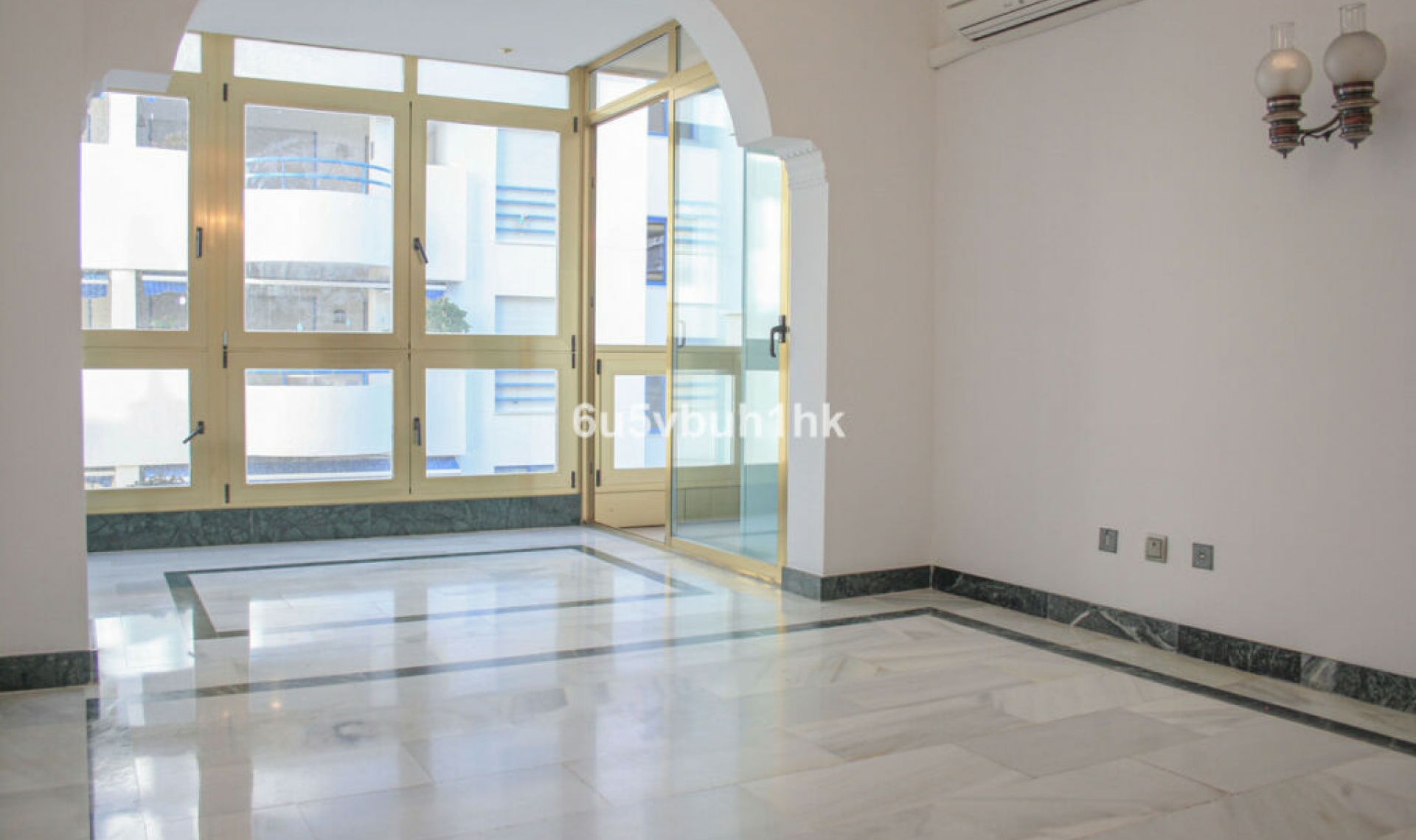 Resale - Apartment -
Marbella