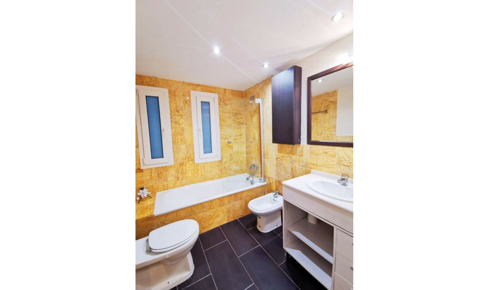 Resale - Apartment -
Marbella