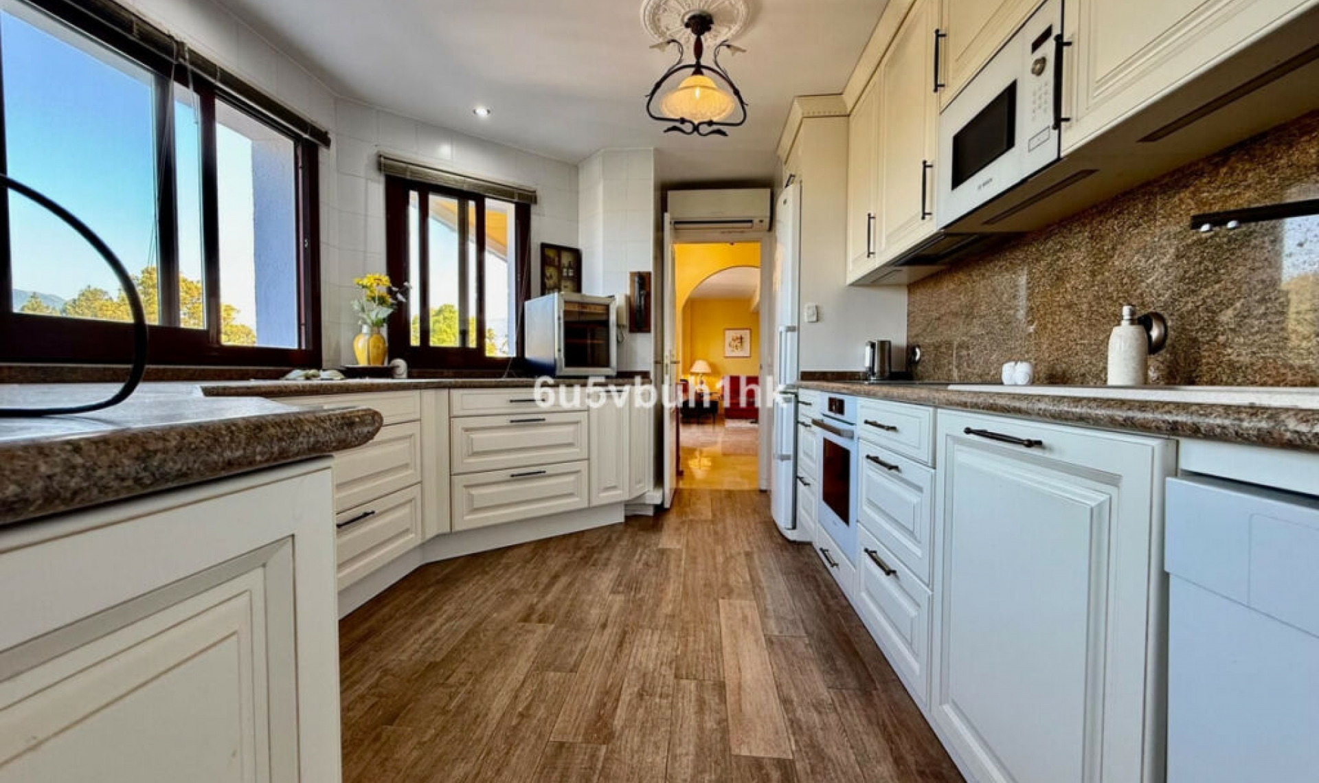 Resale - Apartment -
Marbella