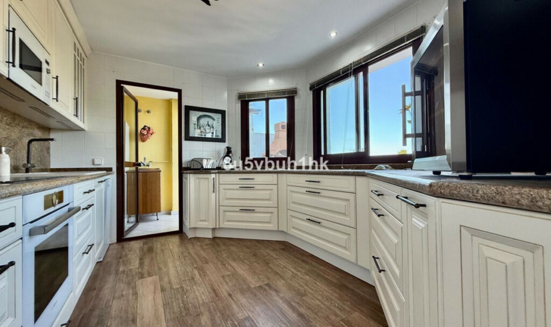 Resale - Apartment -
Marbella