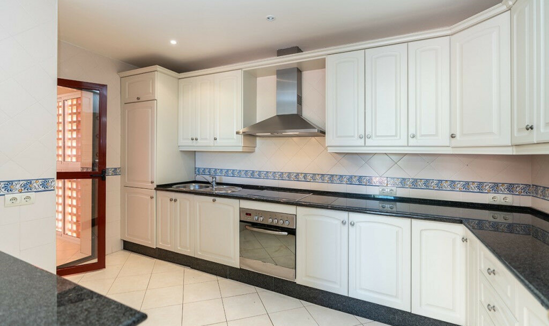 Resale - Apartment -
Marbella