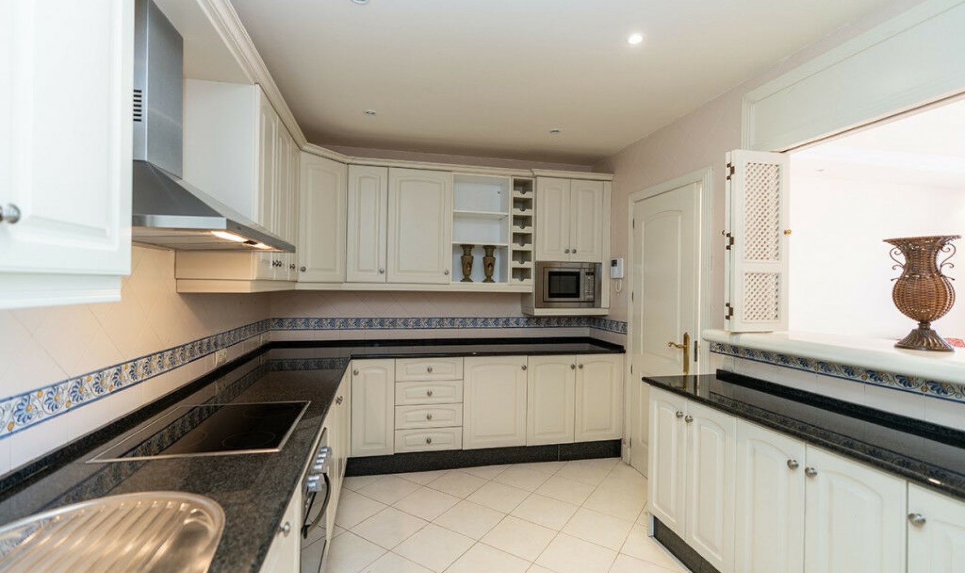 Resale - Apartment -
Marbella