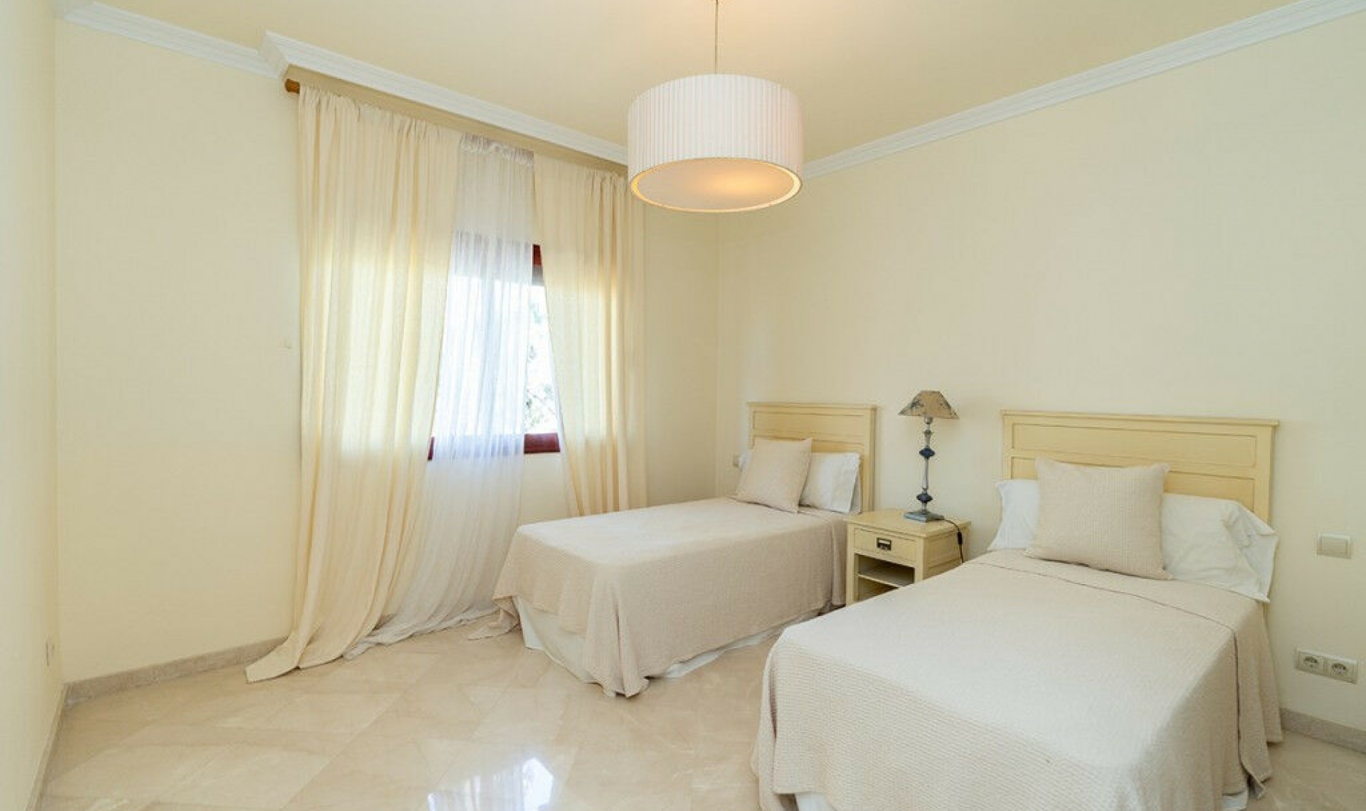 Resale - Apartment -
Marbella