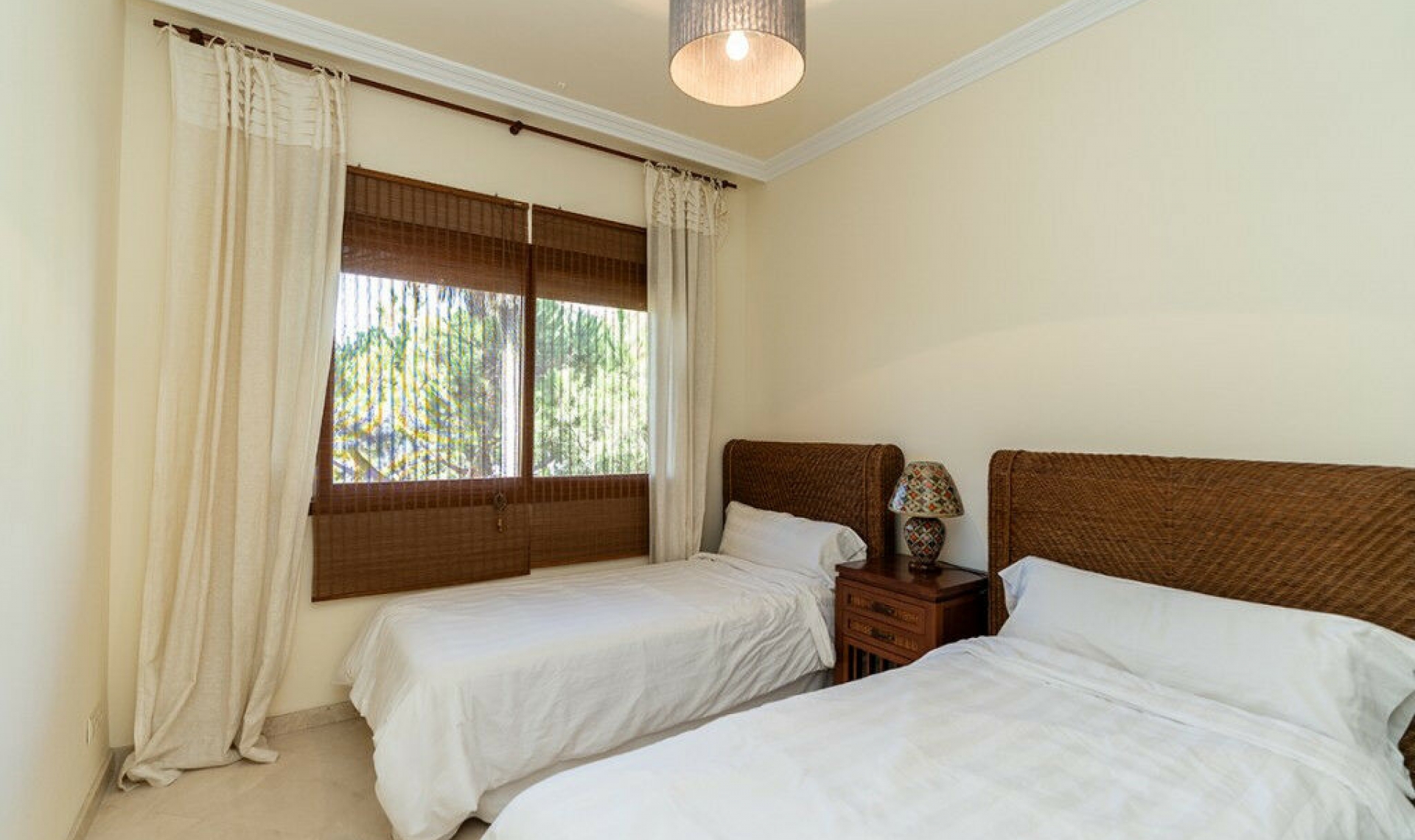 Resale - Apartment -
Marbella