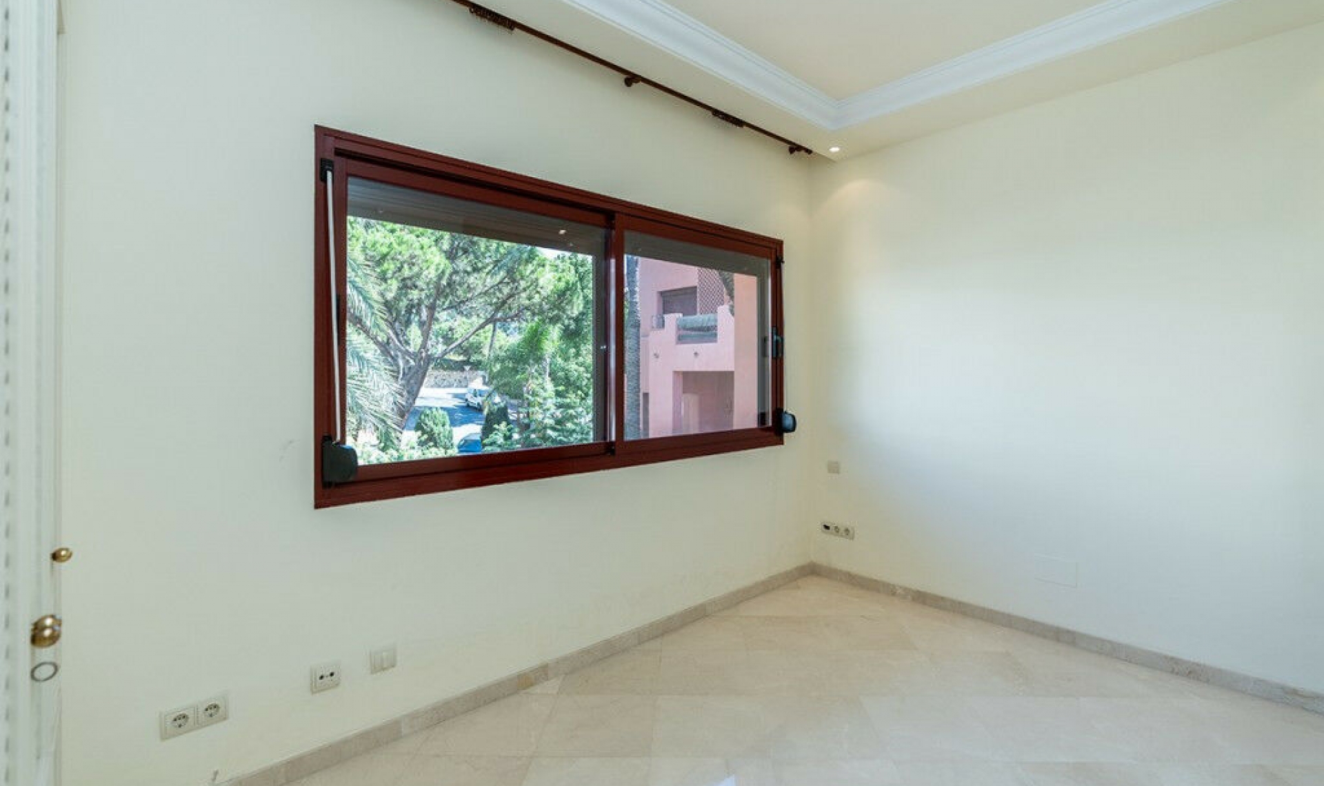 Resale - Apartment -
Marbella
