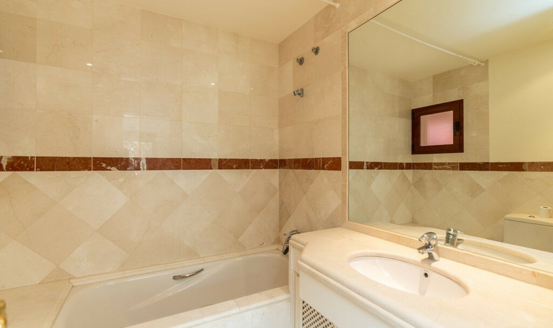 Resale - Apartment -
Marbella