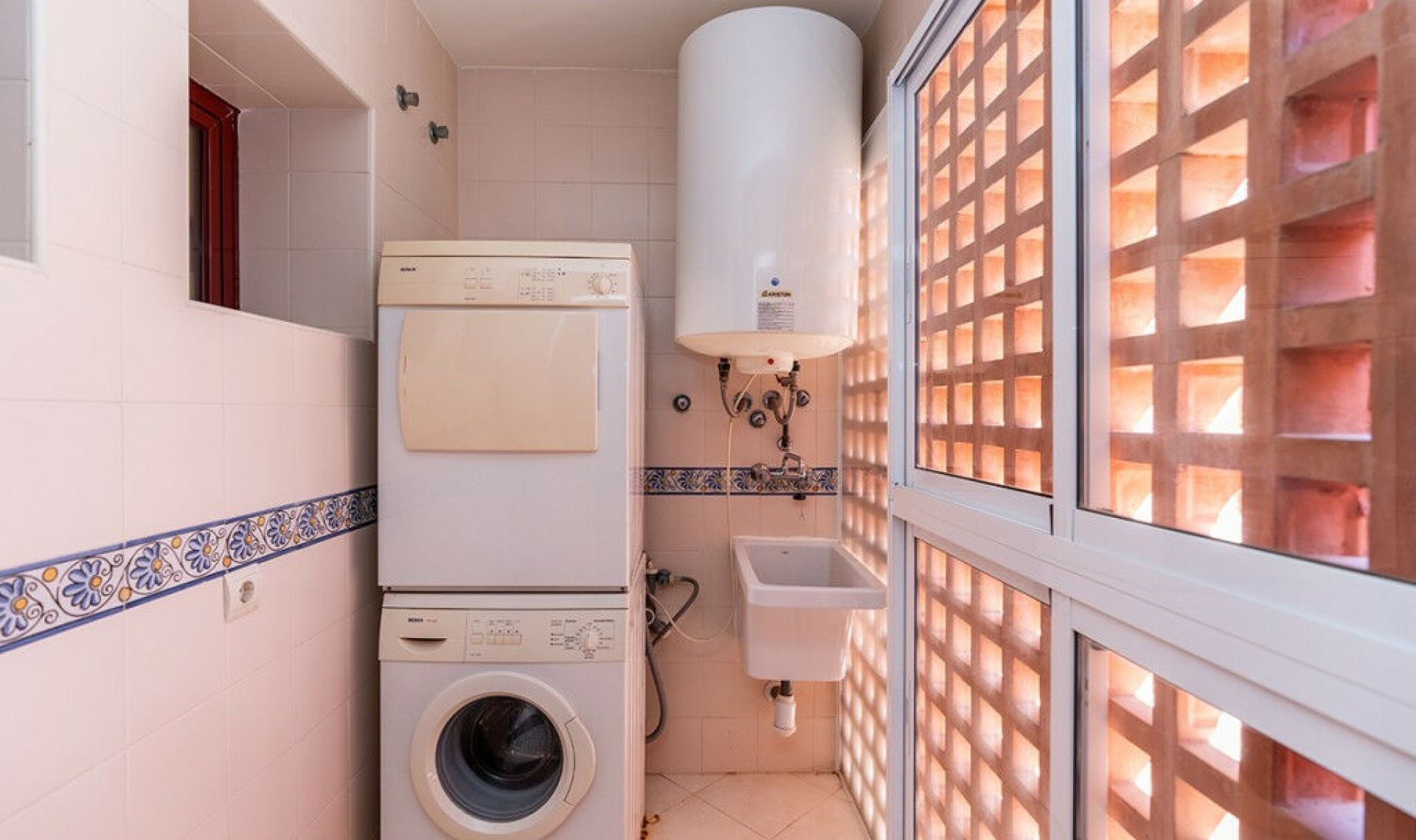 Resale - Apartment -
Marbella