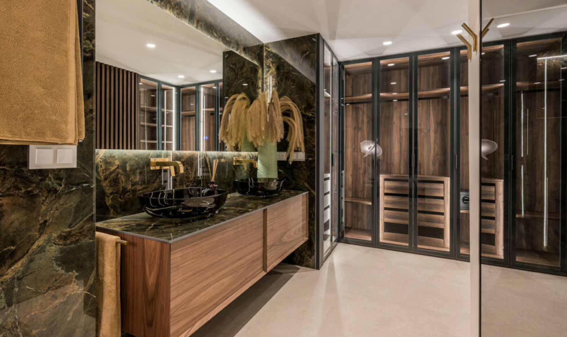 Resale - Apartment -
Marbella