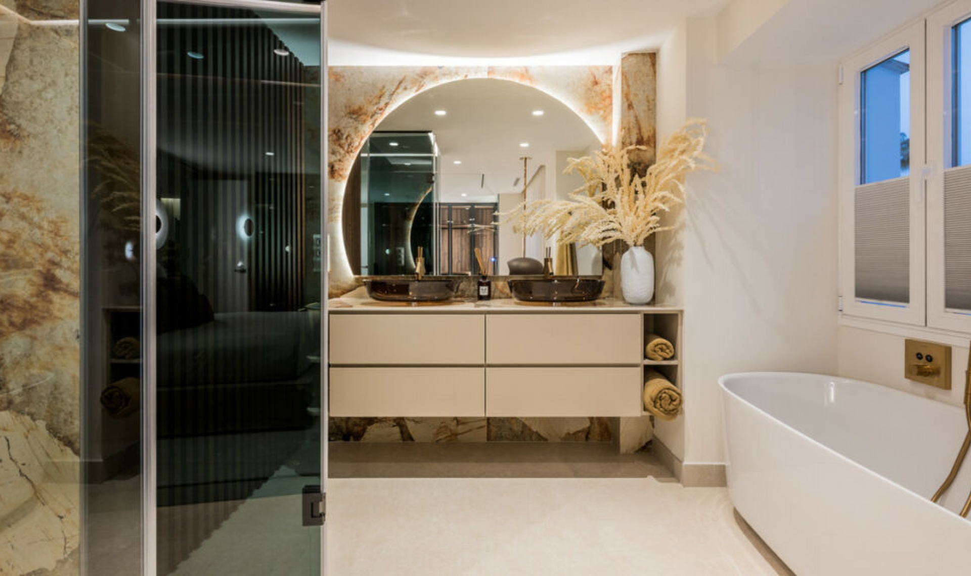 Resale - Apartment -
Marbella