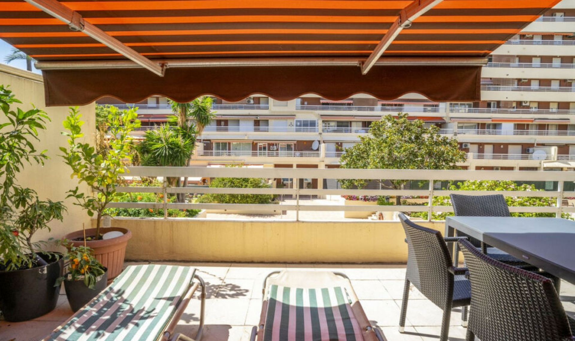 Resale - Apartment -
Marbella