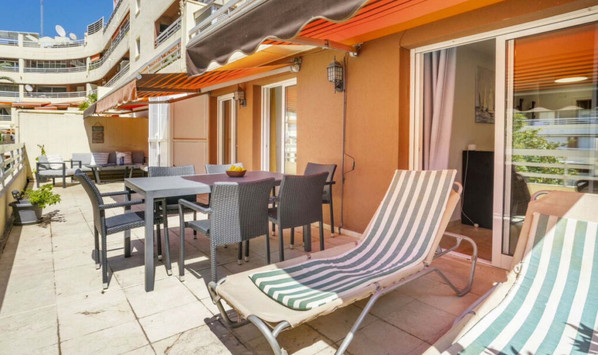 Resale - Apartment -
Marbella