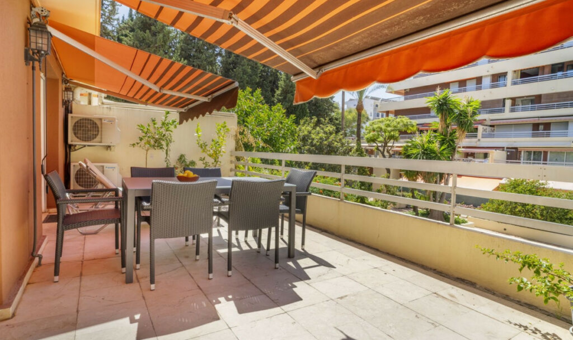 Resale - Apartment -
Marbella