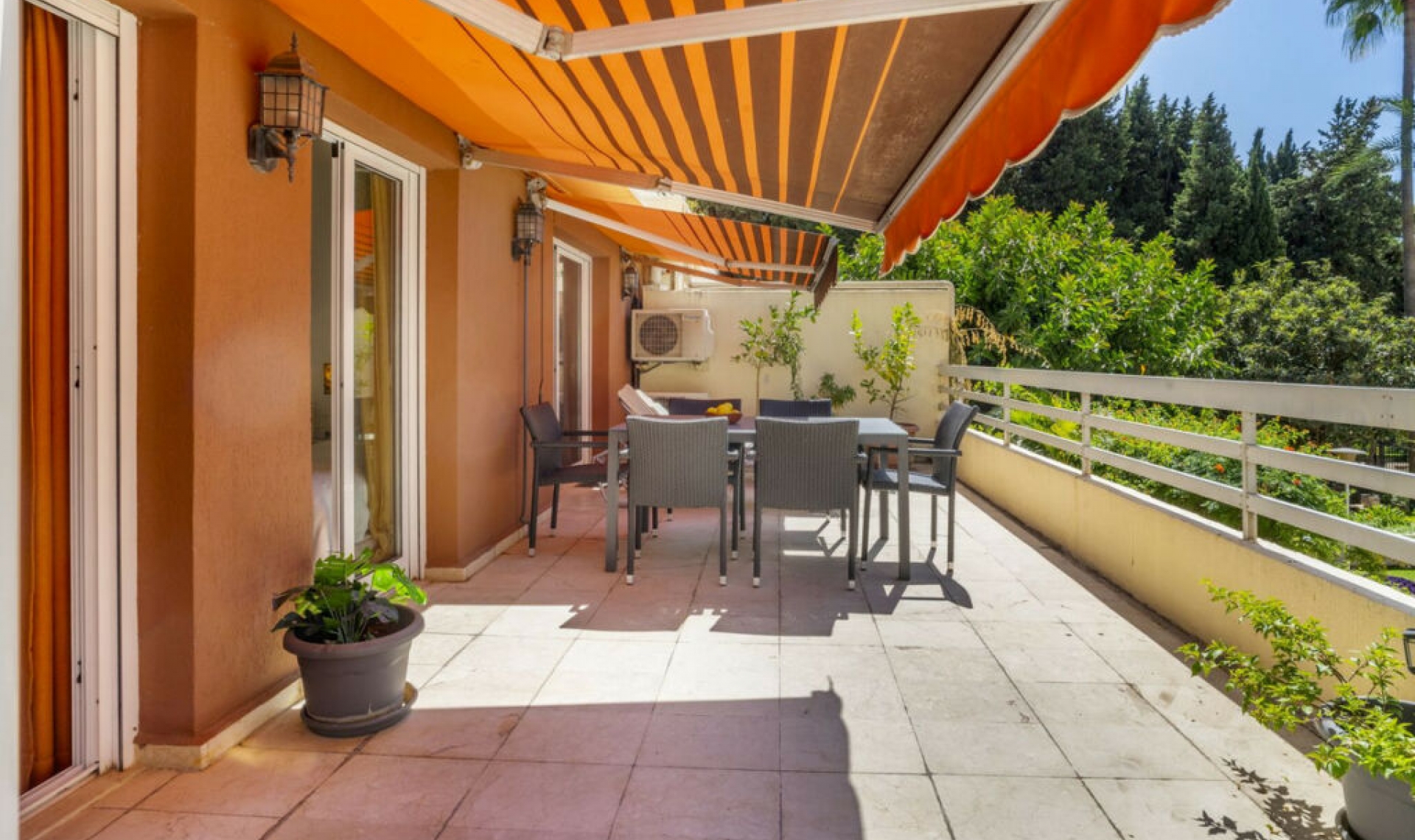 Resale - Apartment -
Marbella