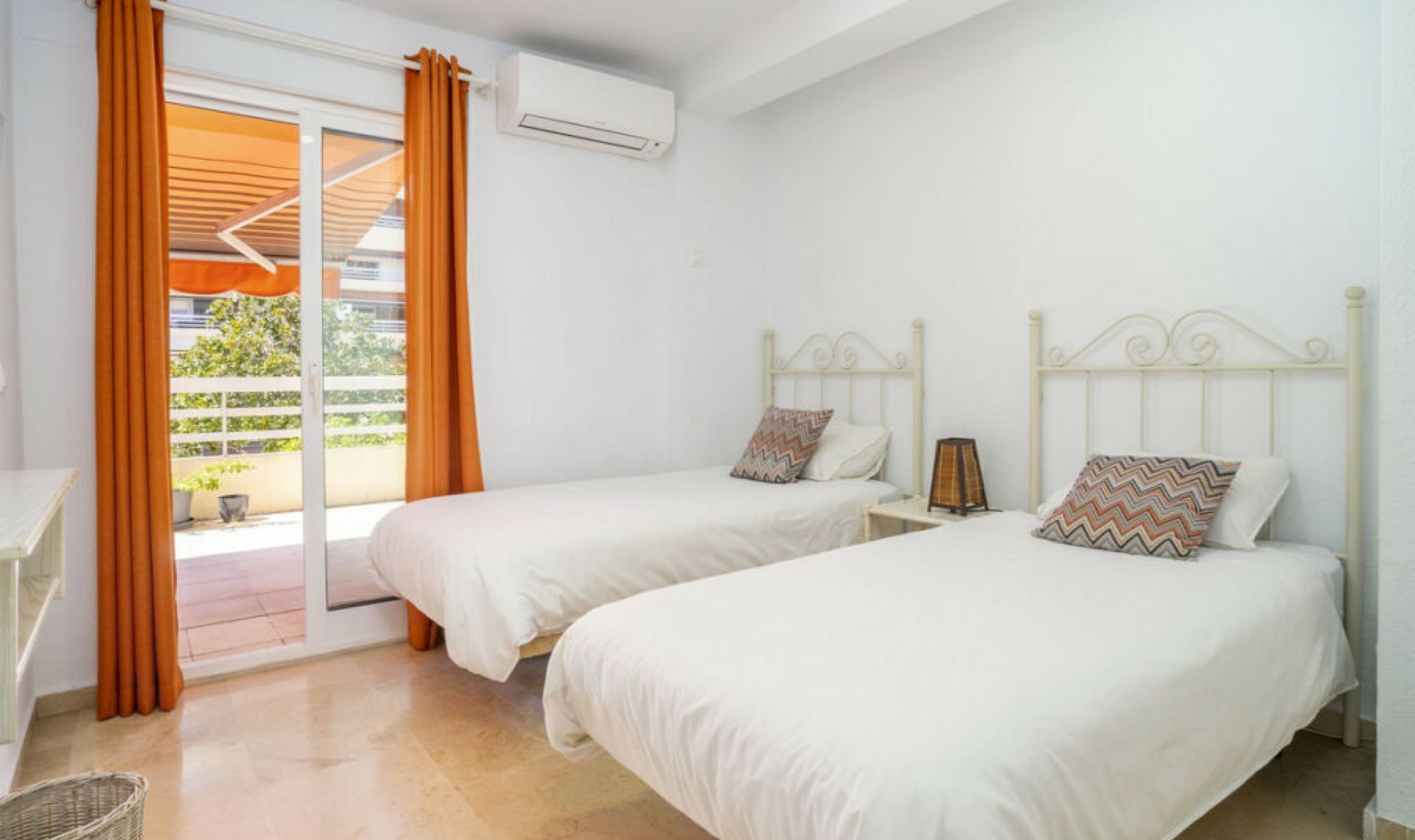 Resale - Apartment -
Marbella