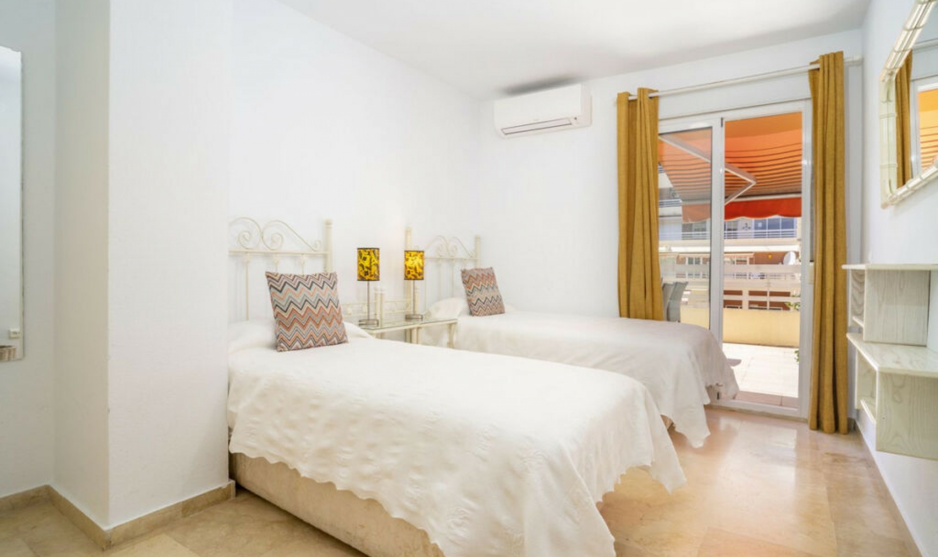 Resale - Apartment -
Marbella