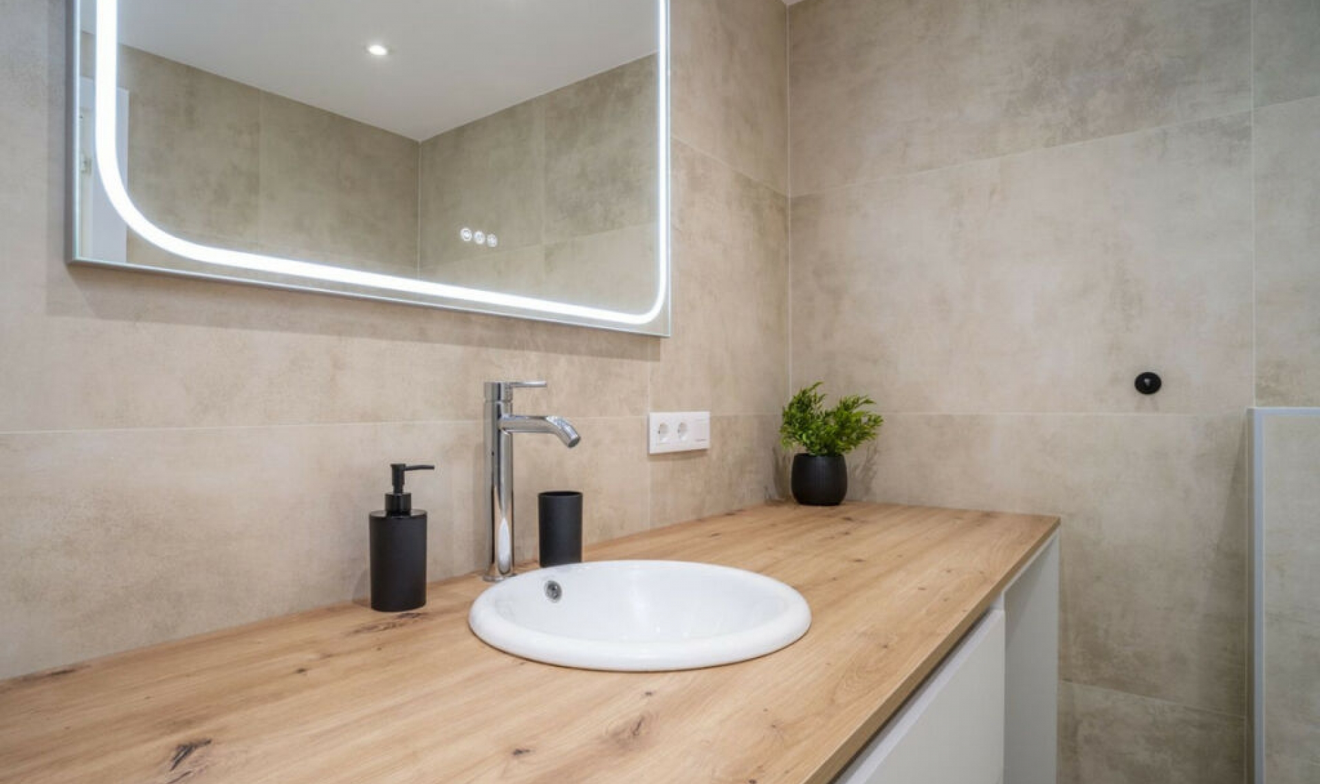 Resale - Apartment -
Marbella