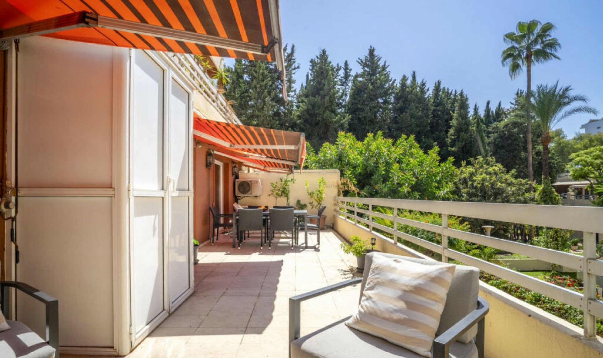 Resale - Apartment -
Marbella