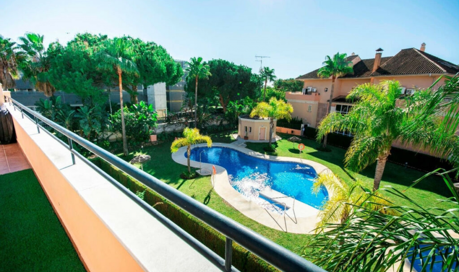 Resale - Apartment -
Marbella