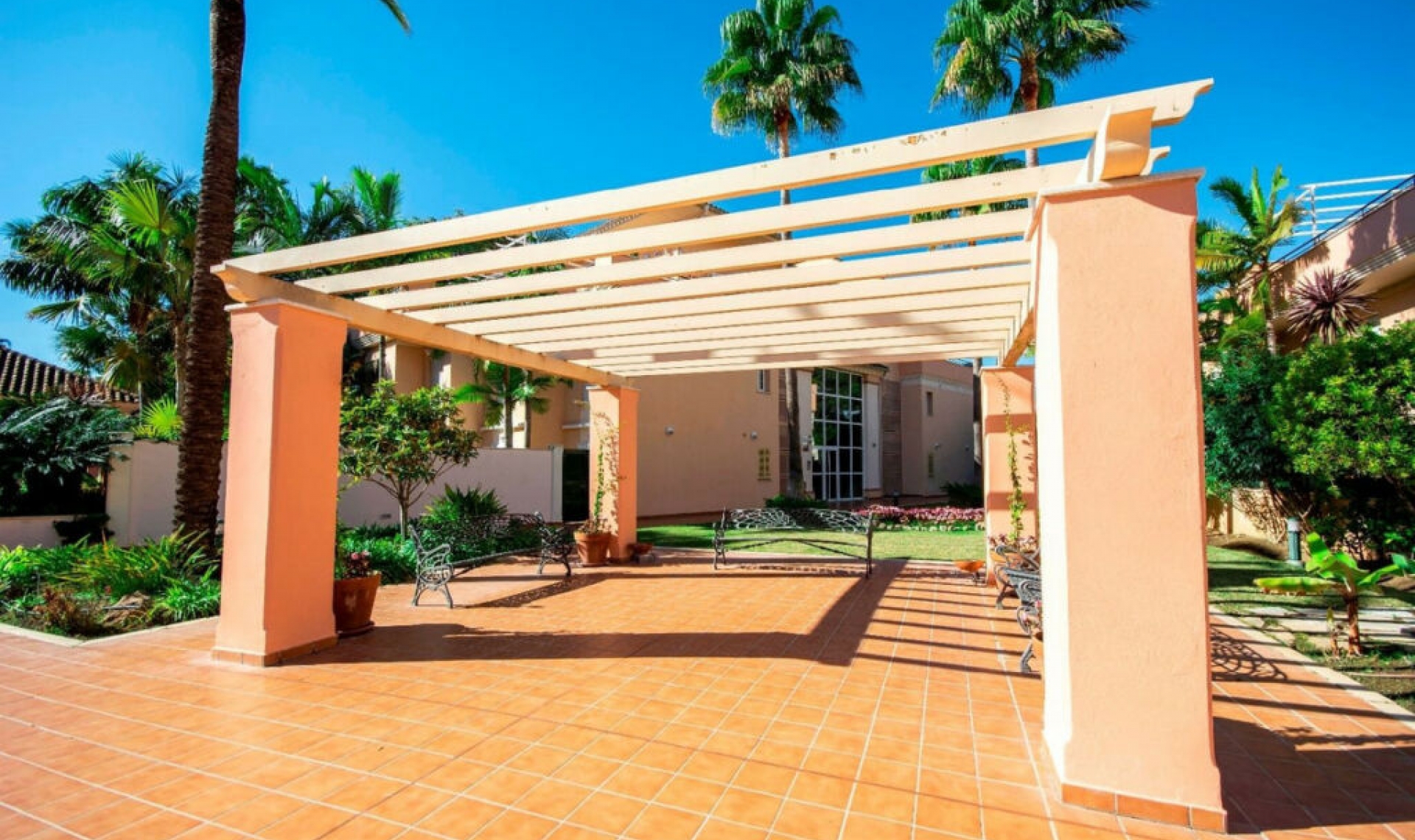 Resale - Apartment -
Marbella
